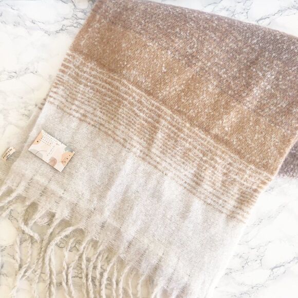 NWT AYNIL Large Ombre Cozy Fringe Blanket Scarf in Beige Brown Cream Ivory - Picture 6 of 8